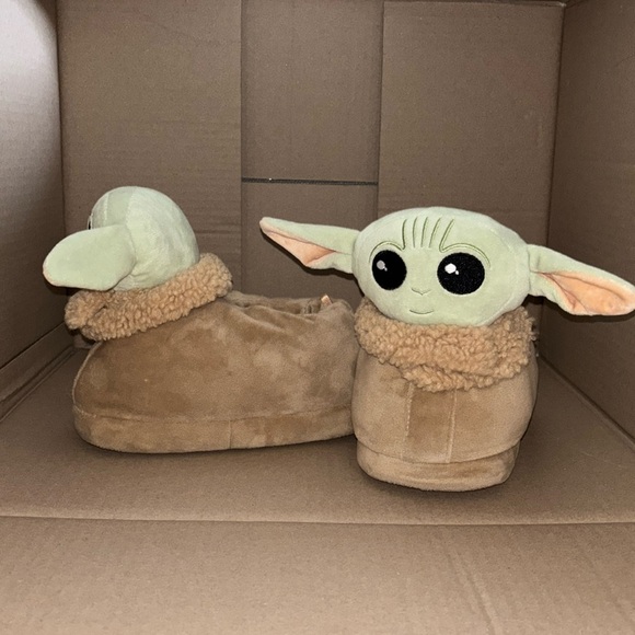 STAR WARS & AMERICAN EAGLE OUTFITTERS Grogu yoda soft slippers Small/medium. - Picture 3 of 10